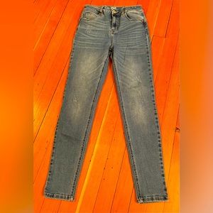 Mid Rise Skinny Push Up Jeans. Lightly Distressed. Size 5